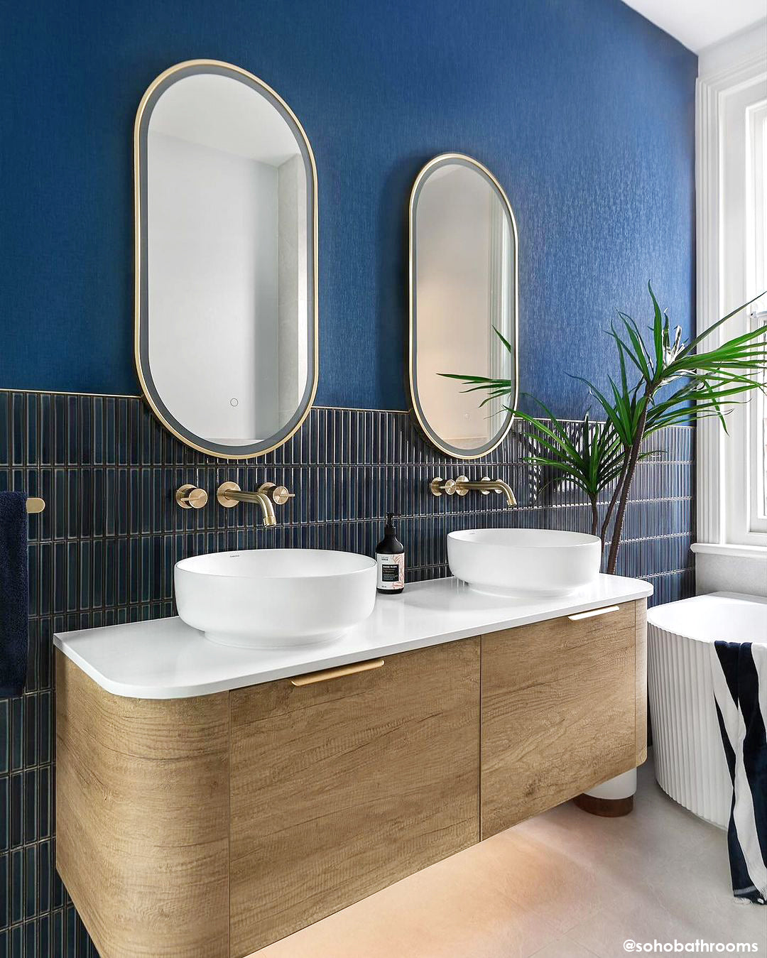 Bondi 1500mm Natural Oak Wall Hung Curve Cabinet Only