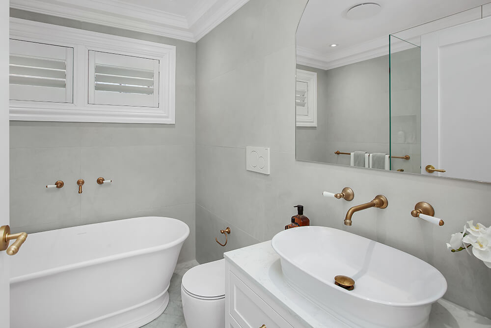 Cambridge 156 TitanCast Bath - Satin Silk White with Overflow