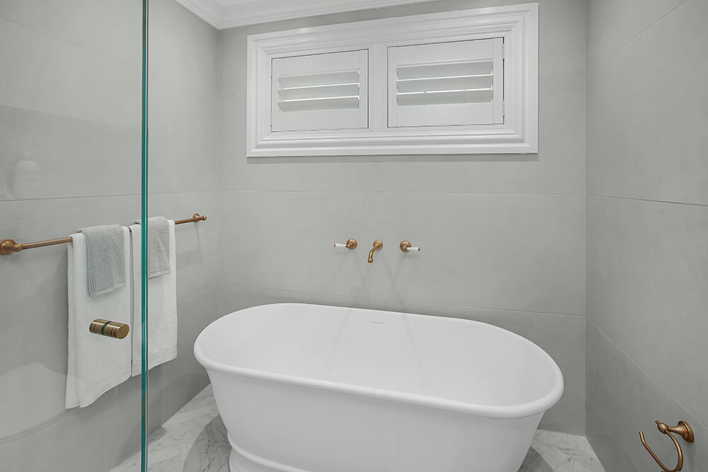 Cambridge 156 TitanCast Bath - Satin Silk White
