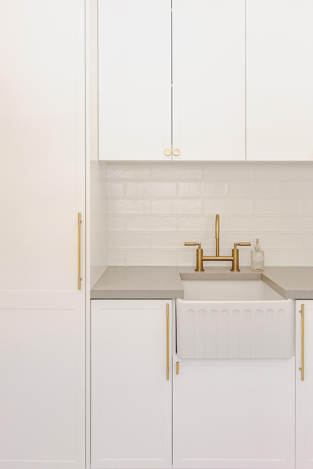 KIT - Novi 50x46 Fireclay Butler Sink â€“ Matte White With Overflow Incl. Waste