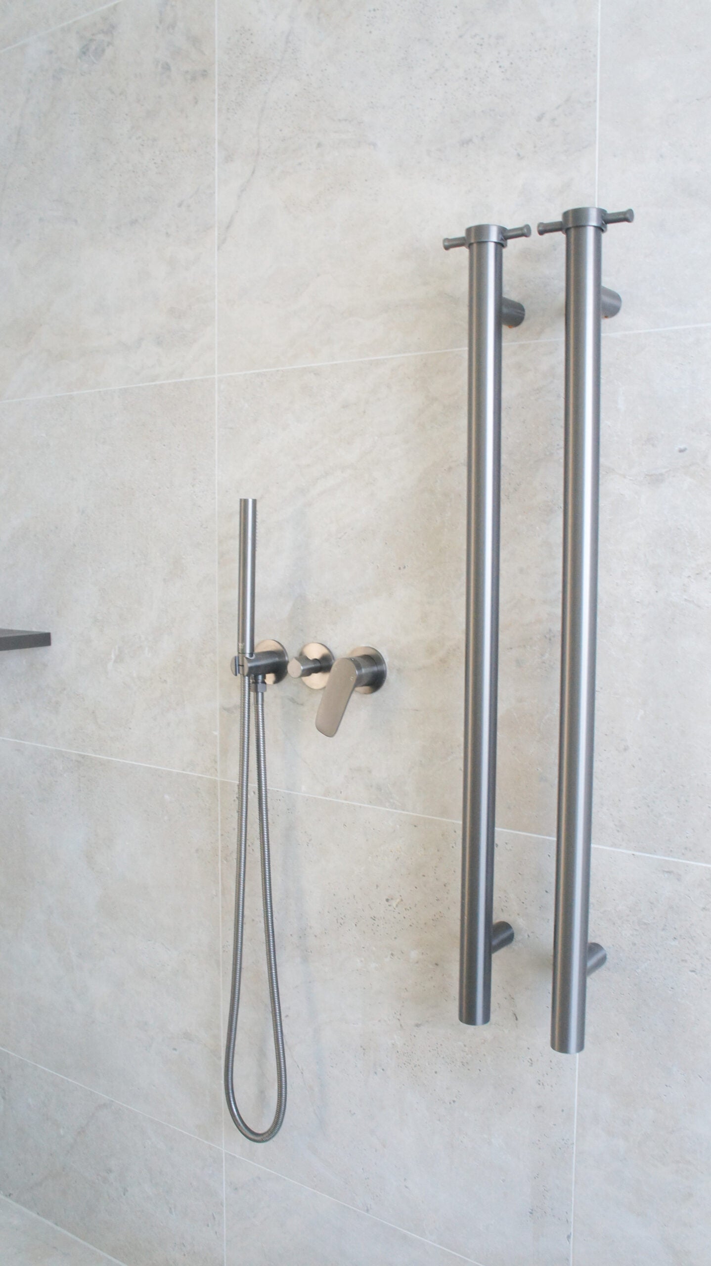 Allegra 12V Round Bar Vertical Heated Towel Rail with T-Bar - Gunmetal