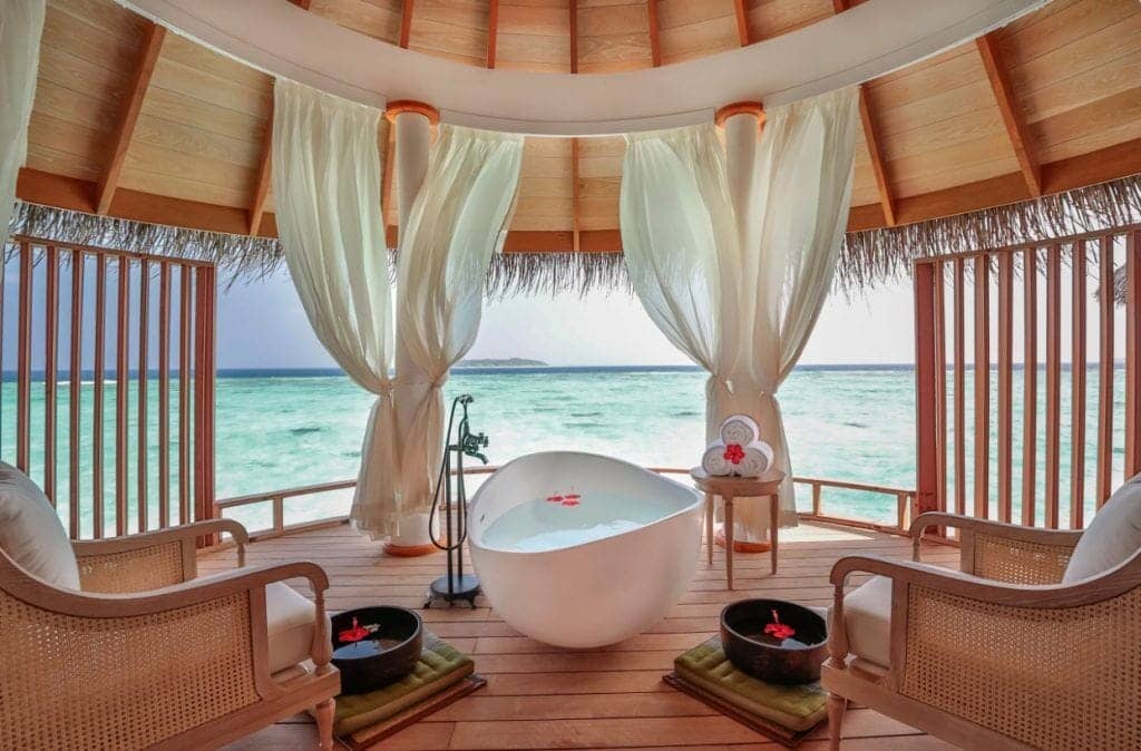 1800mm Pietra Bianca - Onda Freestanding Bathtub