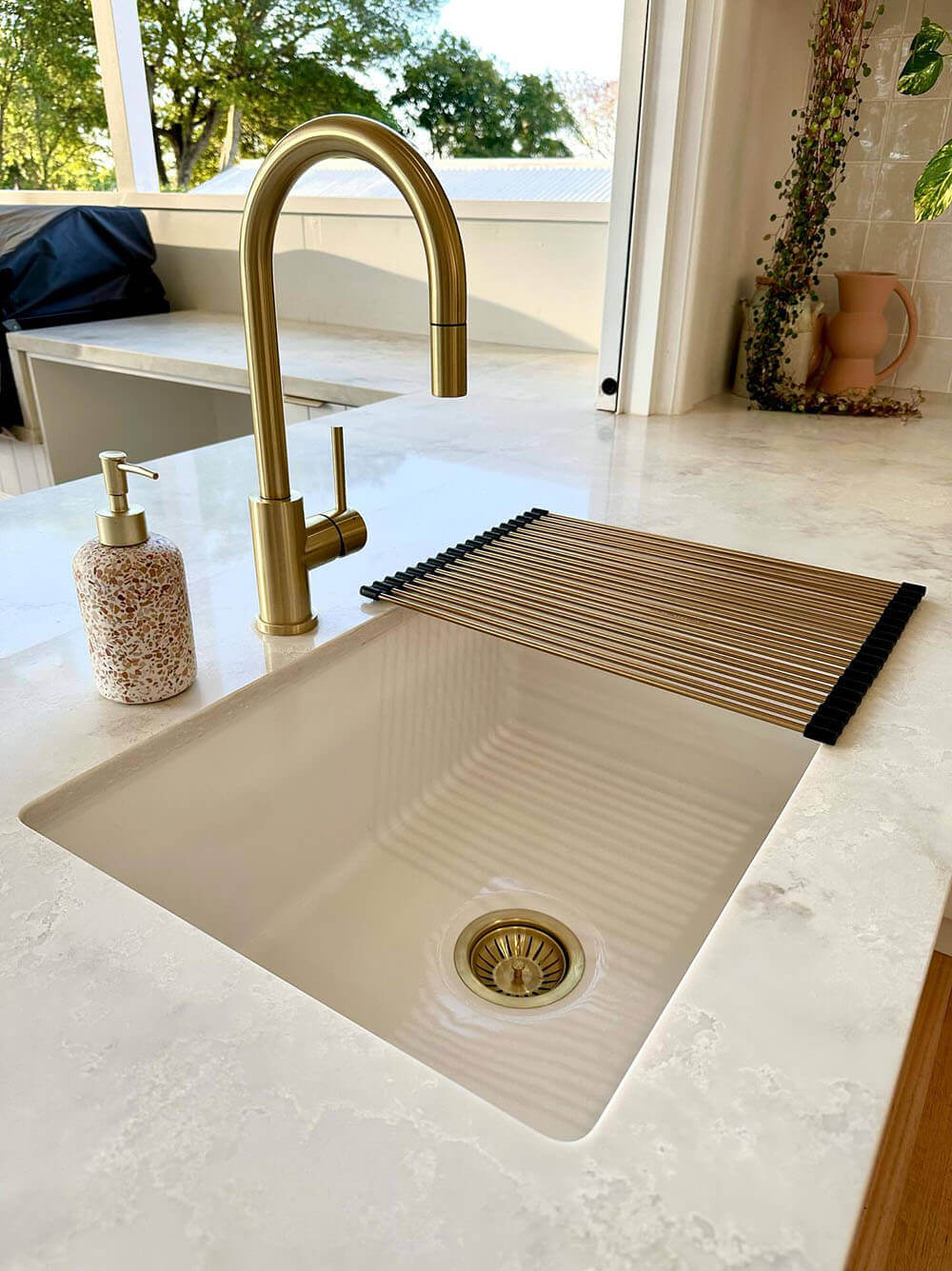 43x32 Sink Roller Mat Drainer â€“ Brushed Brass