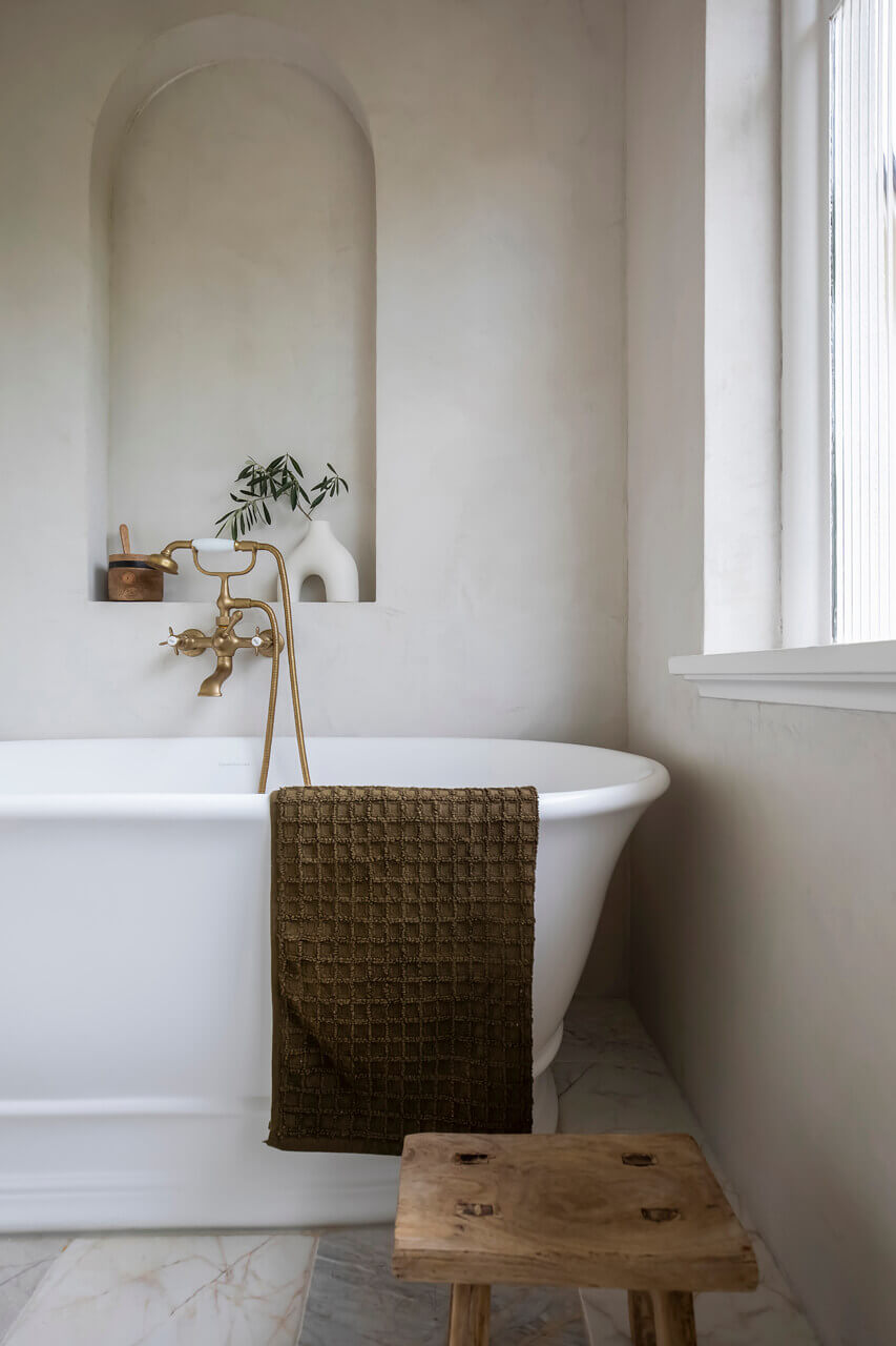 Cambridge 156 TitanCast Bath - Satin Silk White