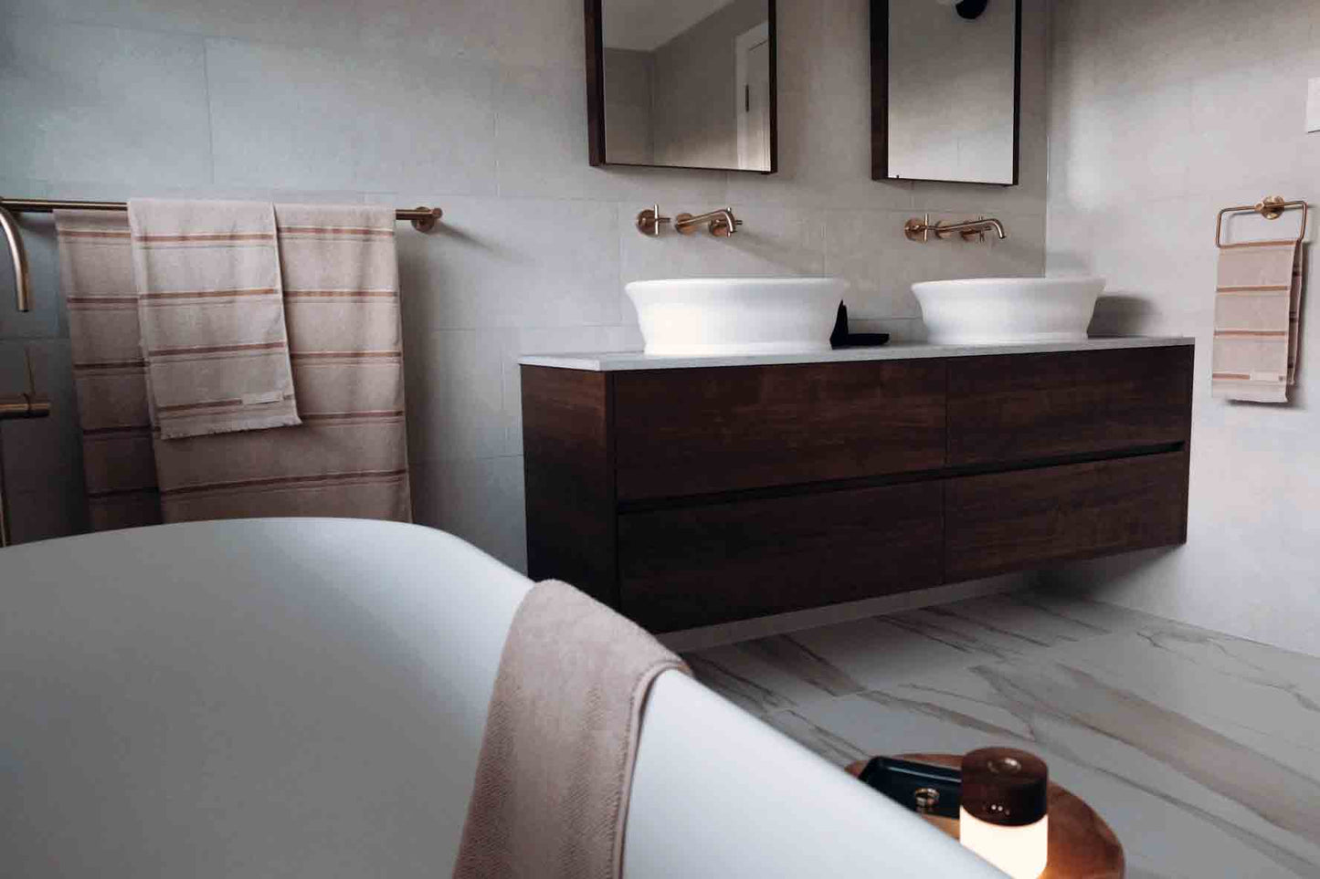 Cambridge 54x39 TitanCast Basin - Gloss White