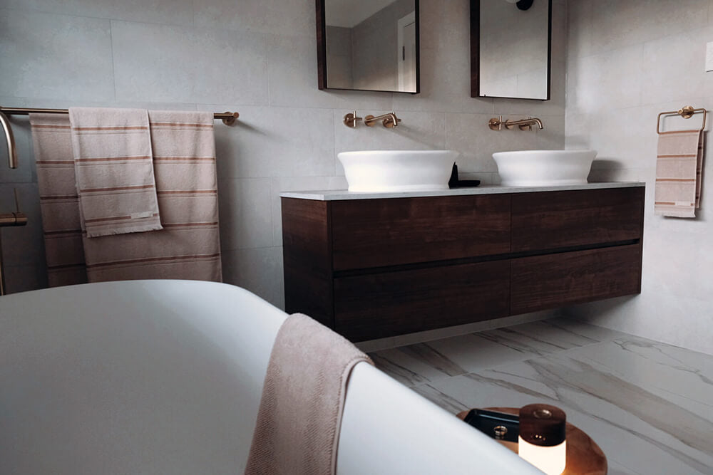 Cambridge 54x39 TitanCast Basin - Satin Silk White