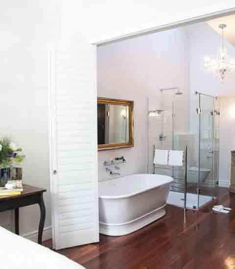 Cambridge 156 TitanCast Bath with Overflow - Gloss White