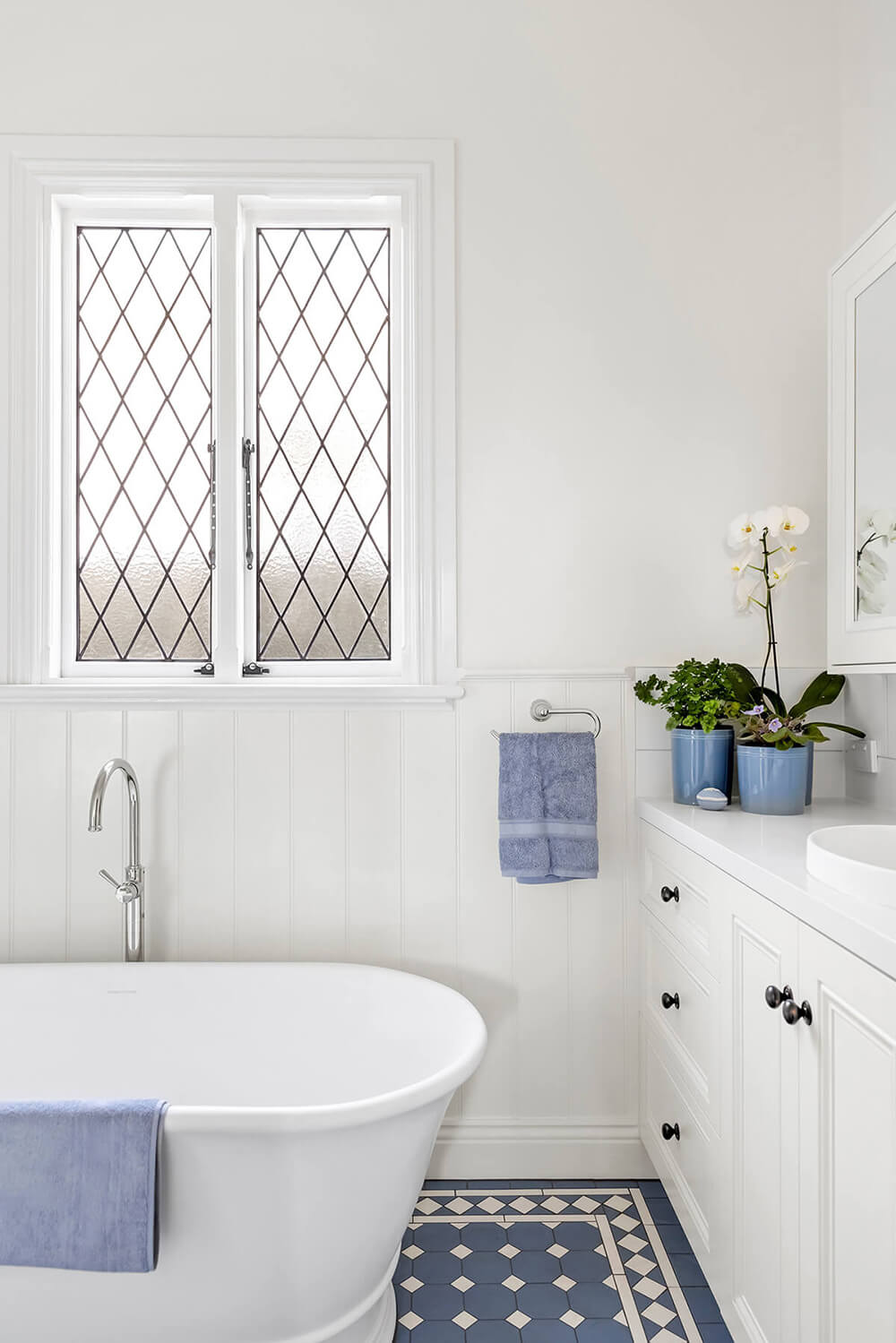 Cambridge 156 TitanCast Bath - Satin Silk White