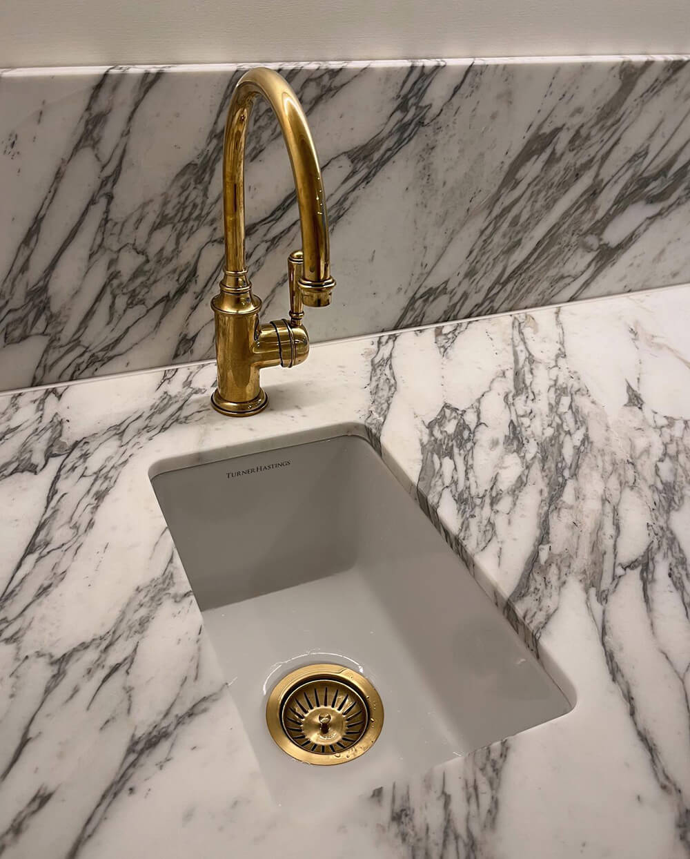 Cuisine 30x46 Inset / Undermount Fireclay Sink