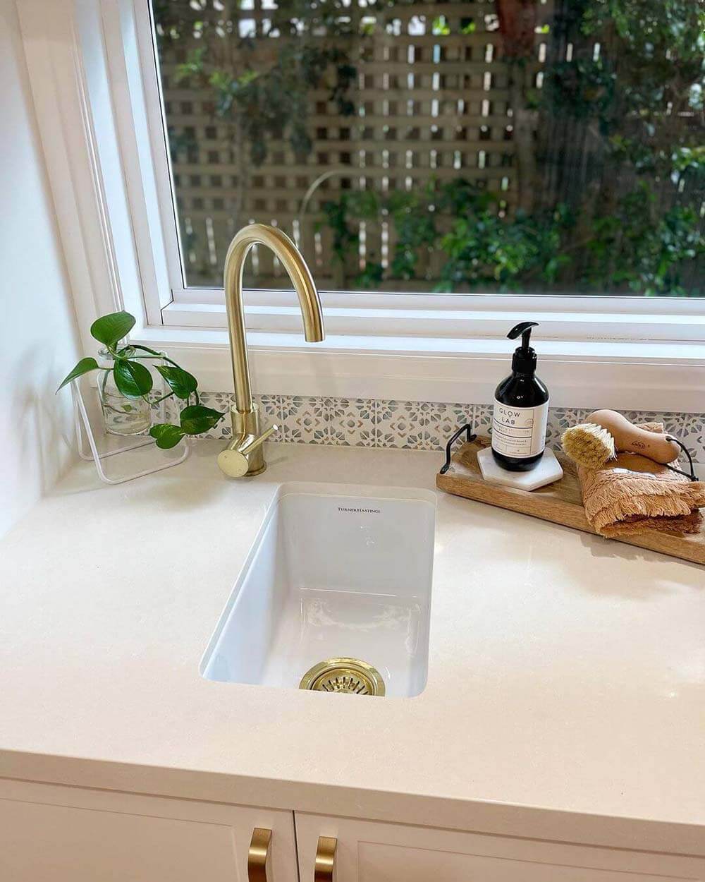 Cuisine 30x46 Inset / Undermount Fireclay Sink