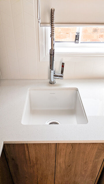 Cuisine 46x46 Inset / Undermount Fireclay Sink with Overflow