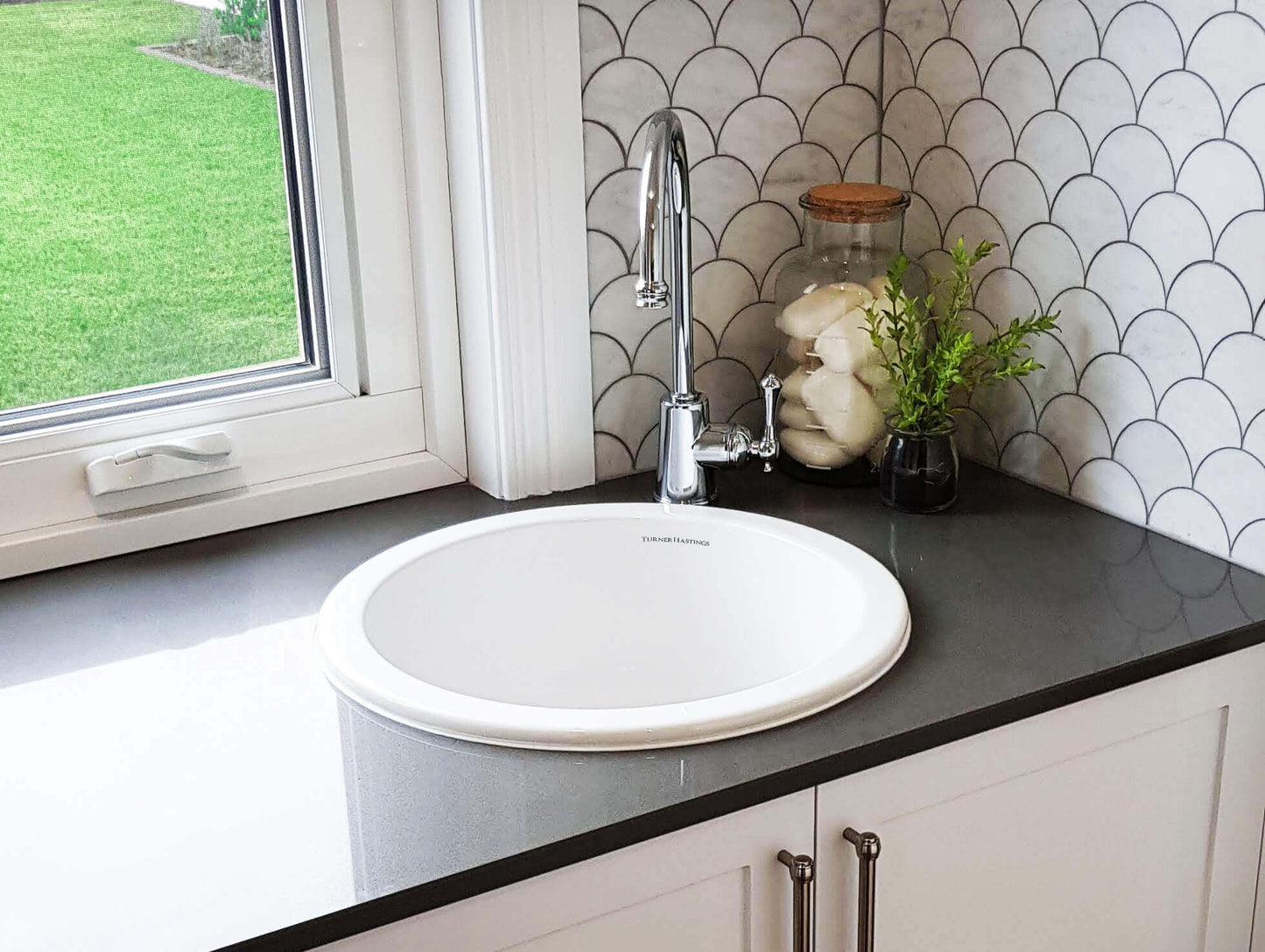 Cuisine Round 47 Inset / Undermount Fireclay Sink
