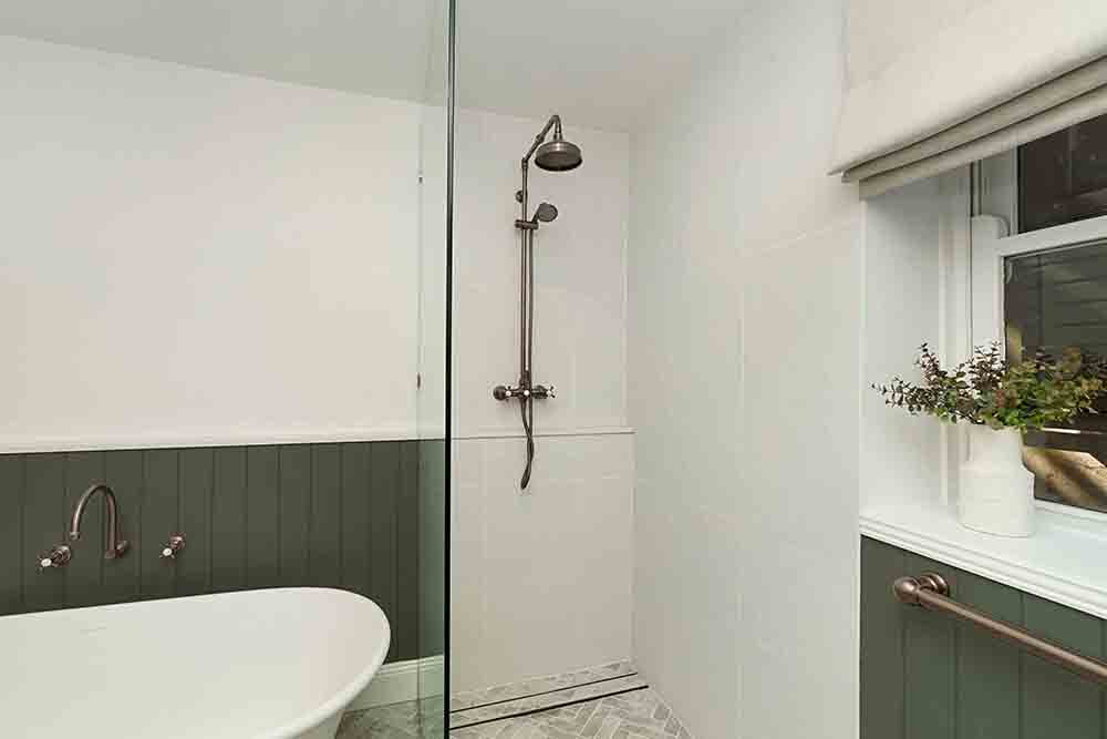 Blanche 162 TitanCast Bath - Satin Silk White