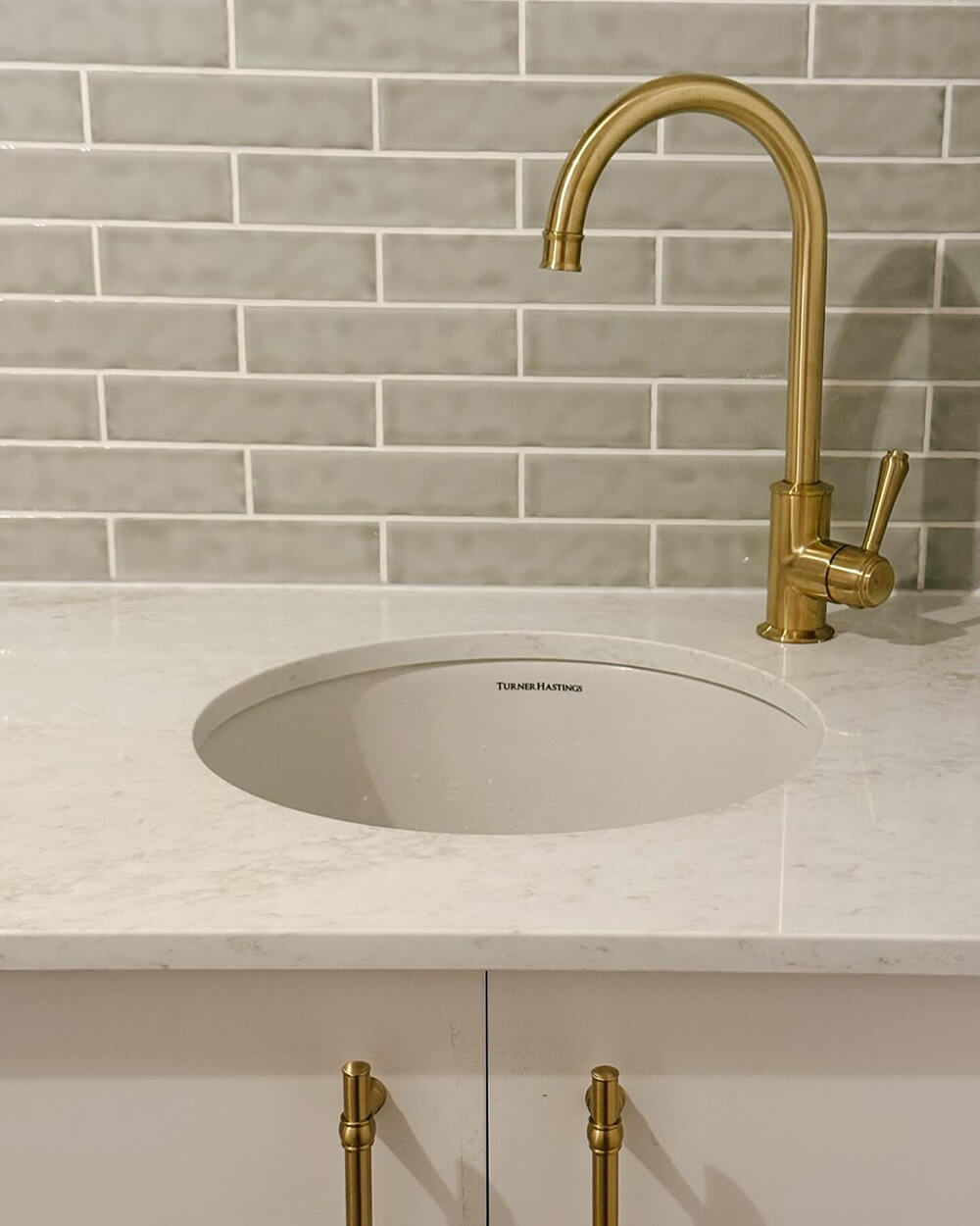 Cuisine Round 47 Inset / Undermount Fireclay Sink