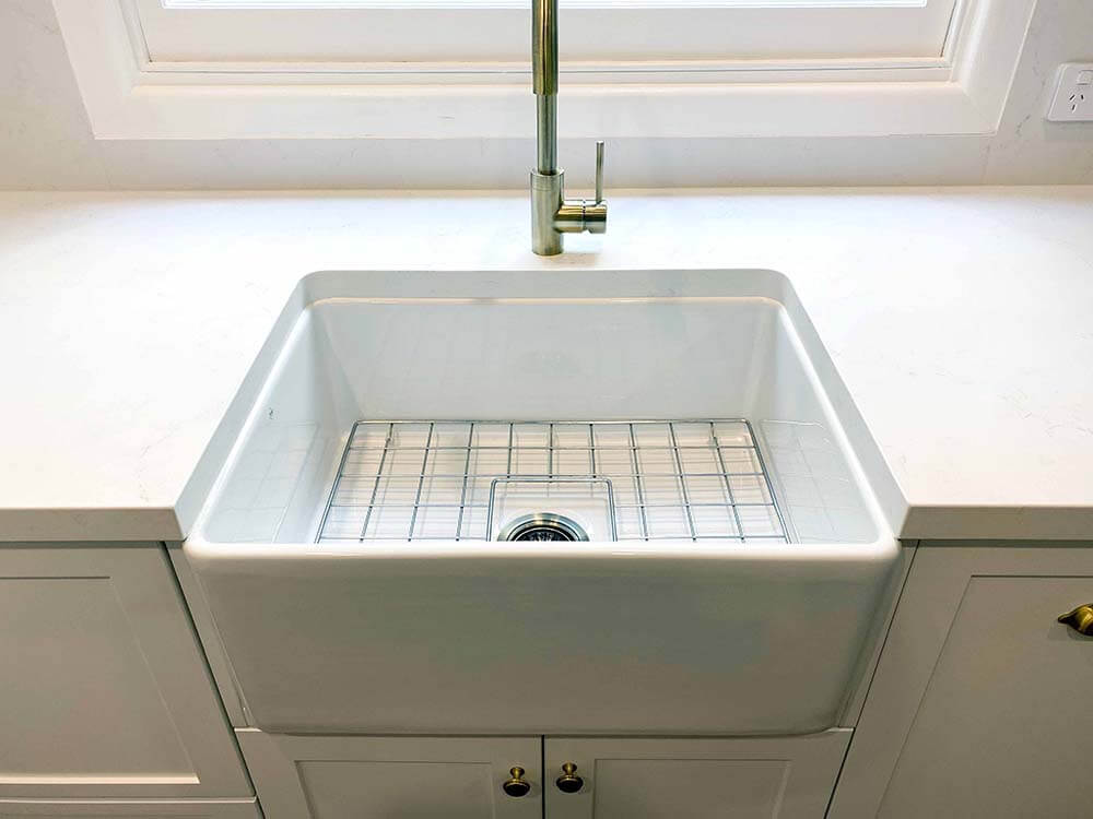 KIT - Novi 60x46 Fireclay Butler Sink â€“ Gloss White With Overflow Incl. Waste