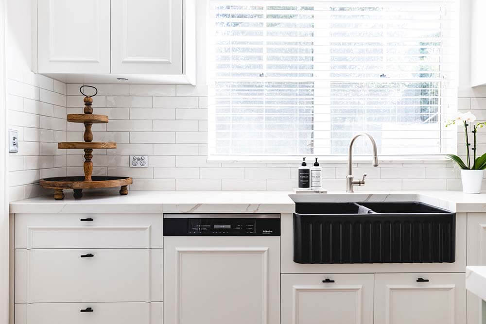 KIT - Novi 85x46 Fireclay Butler Sink â€“ Matte Black With Overflow Incl. Waste