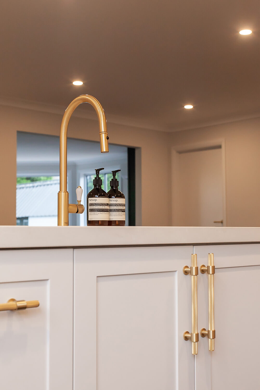 Ludlow Pull Out Sink Mixer with Metal Handle - Brushed Brass