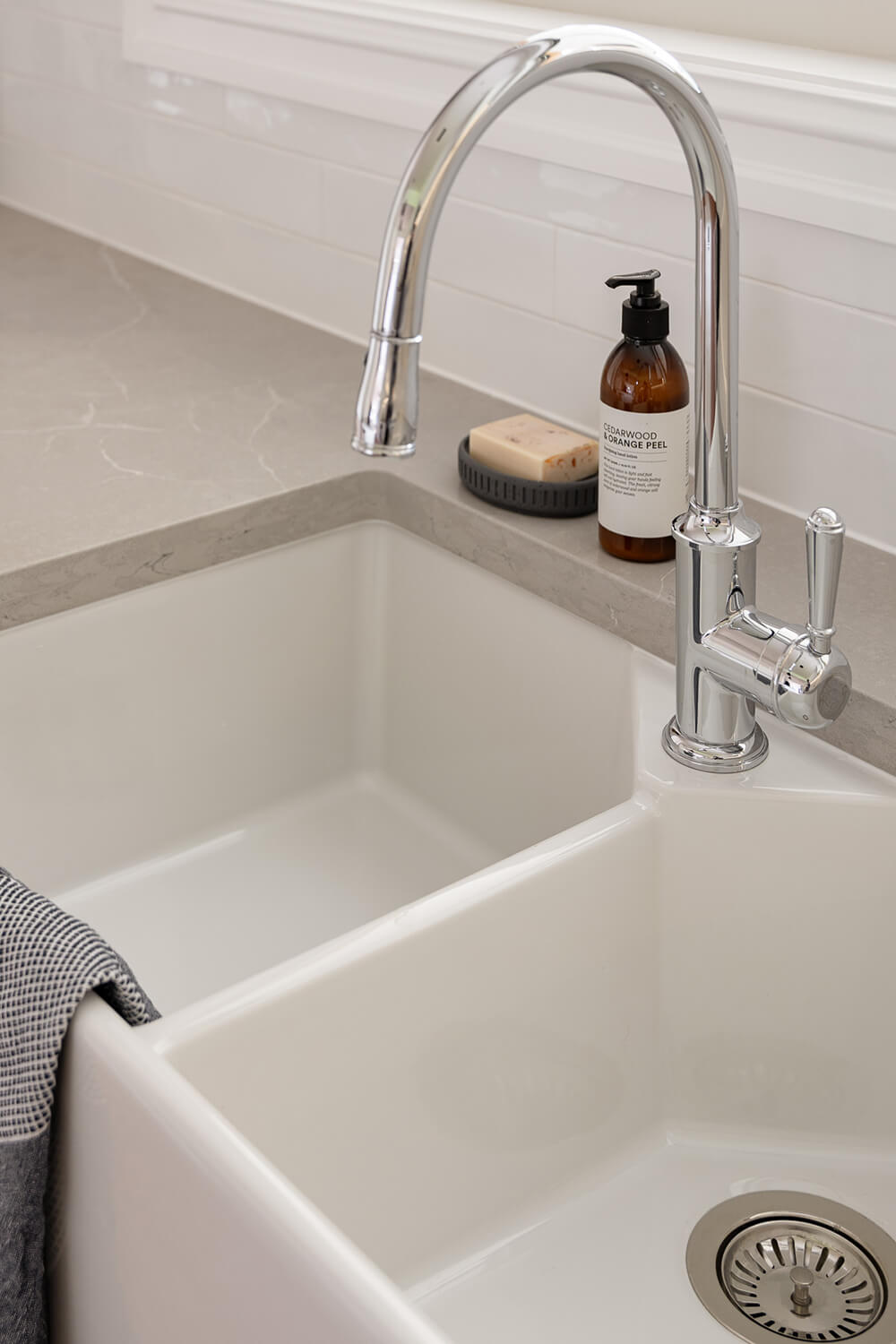 KIT - Chester 80 x 50 Double Flat Fine Fireclay Farmhouse Butler Sink - With Overflow, one tap hole