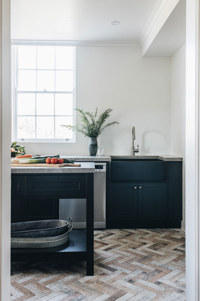 KIT - Novi 75x46 Fireclay Butler Sink â€“ Matte Black With Overflow Incl. Waste